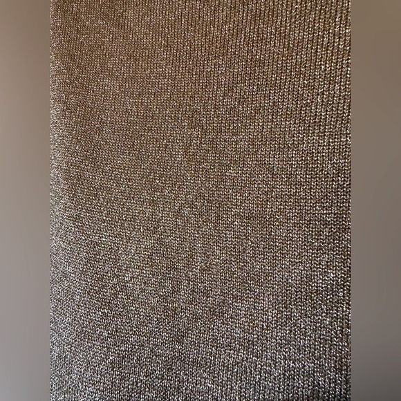 NWT Theory Gold Metallic Short Sleeve Slim Crew Neck Top Women’s Size P - Picture 5 of 8